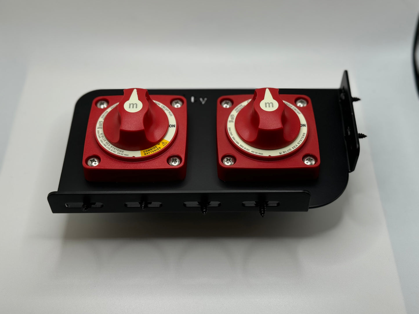 Caymas bass boat dual battery mounting bracket with switches