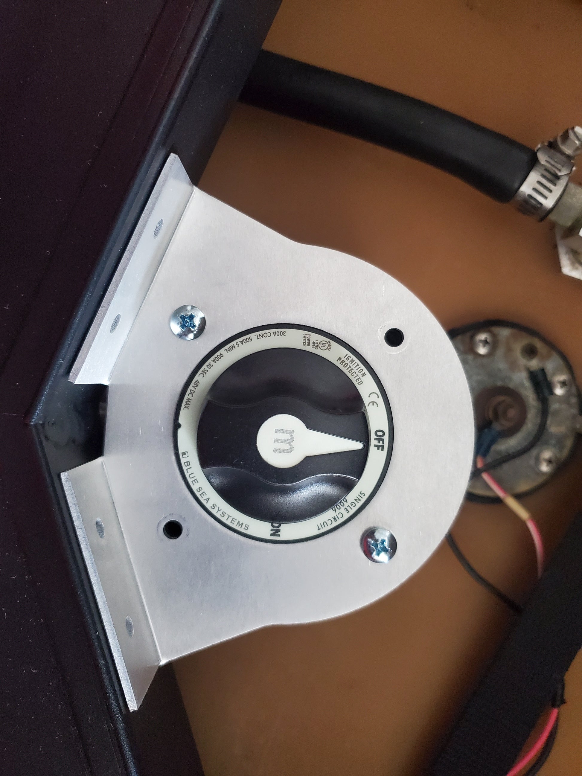 battery disconnect switch bracket made for early 2000's skeeter zx bass boat with a 140 degree corner in the bilge or battery compartment 