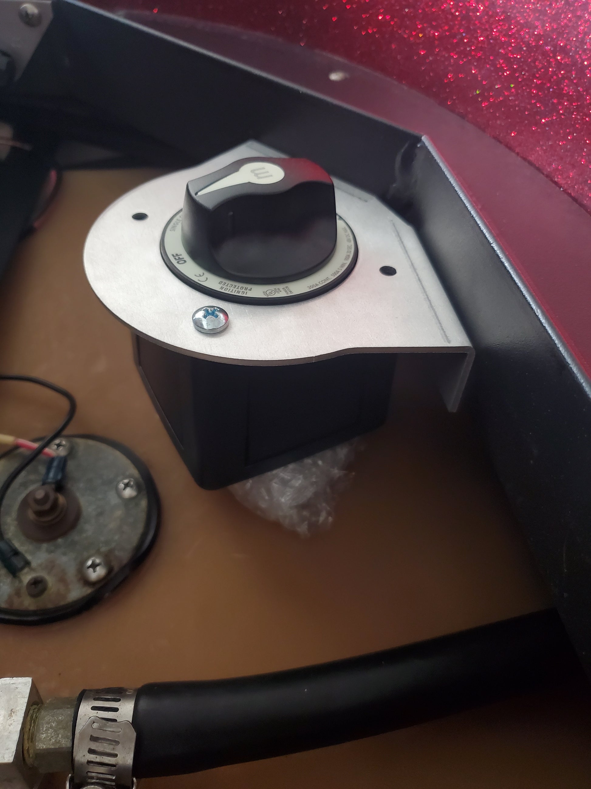 battery disconnect switch bracket made for early 2000's skeeter zx bass boat with a 140 degree corner in the bilge or battery compartment 
