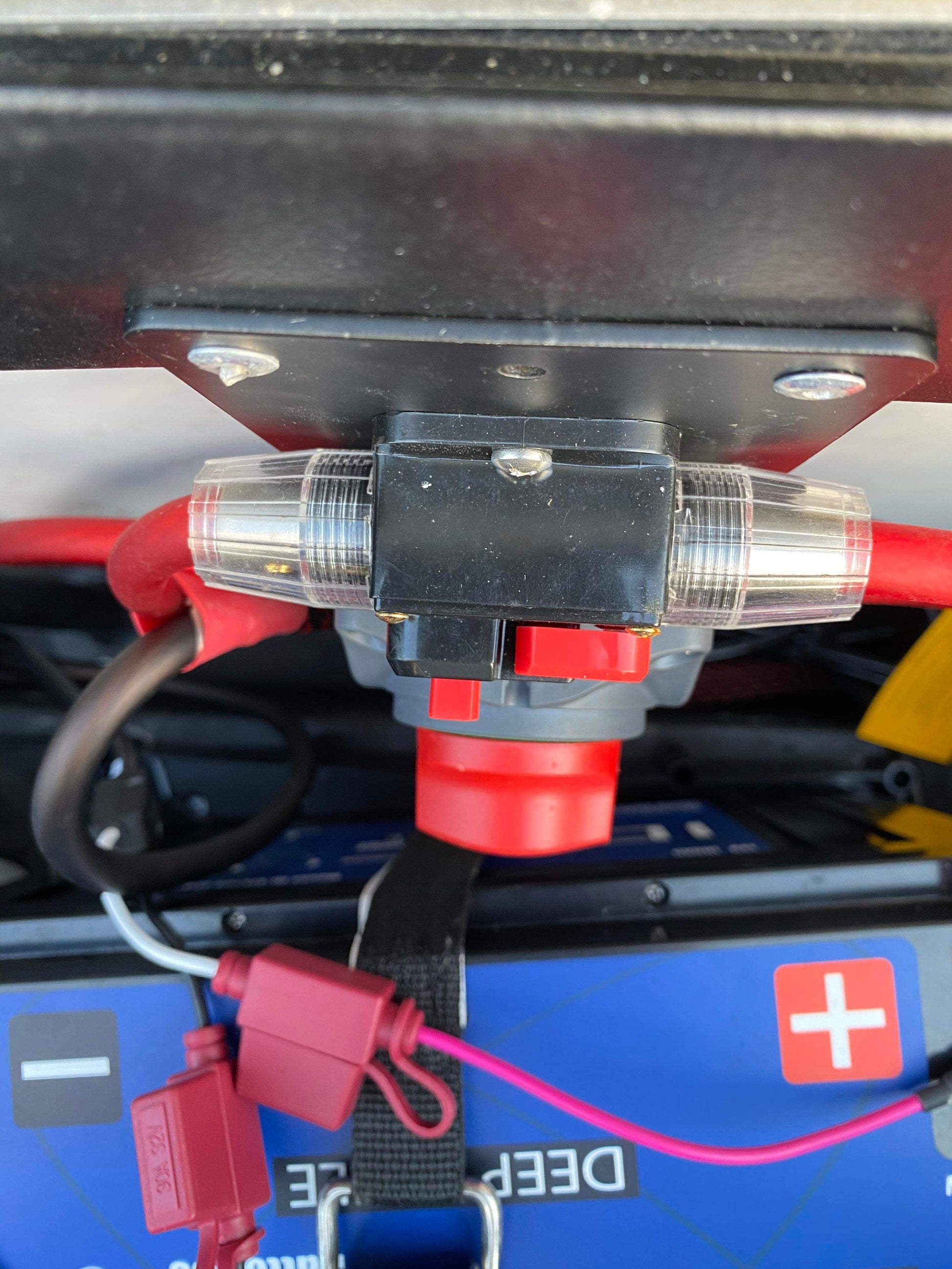 the juice universal battery switch mounting bracket with hennessee outdoor electronics harness