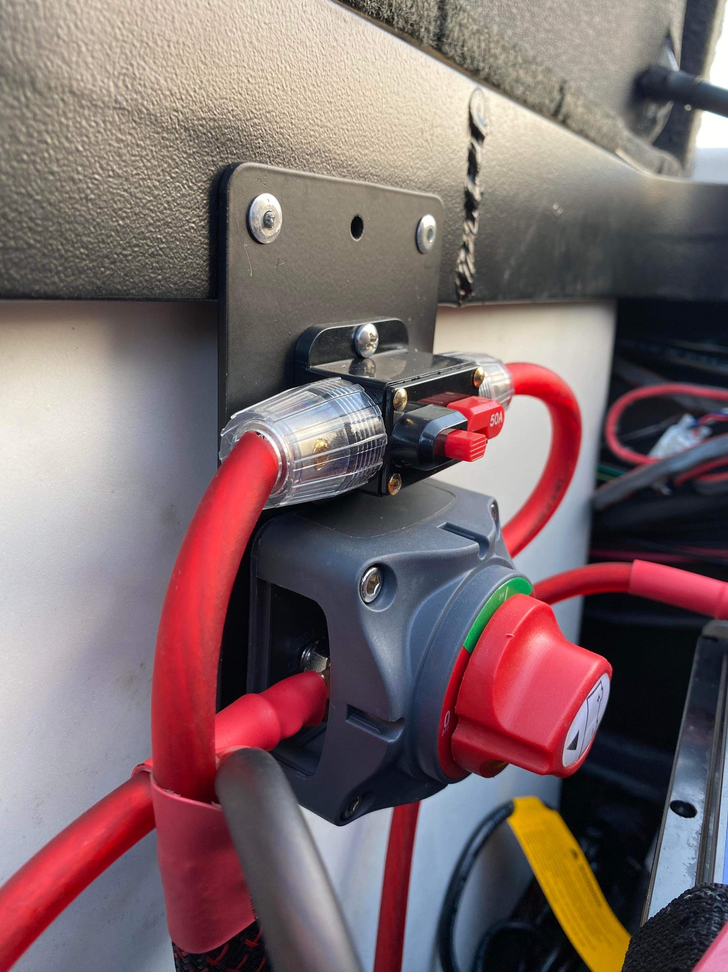 the juice universal battery switch mounting bracket with hennessee outdoor electronics harness